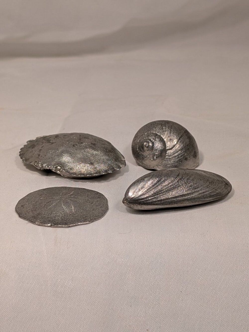 4 Pices Pewter Collectibles Miniatures Snail Shell Clam Oyster Base Sand Dollar